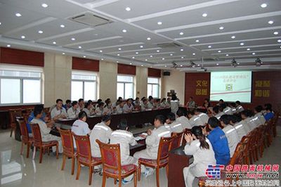 恒特重工召開“12116團隊建設管理法”4月份講評會